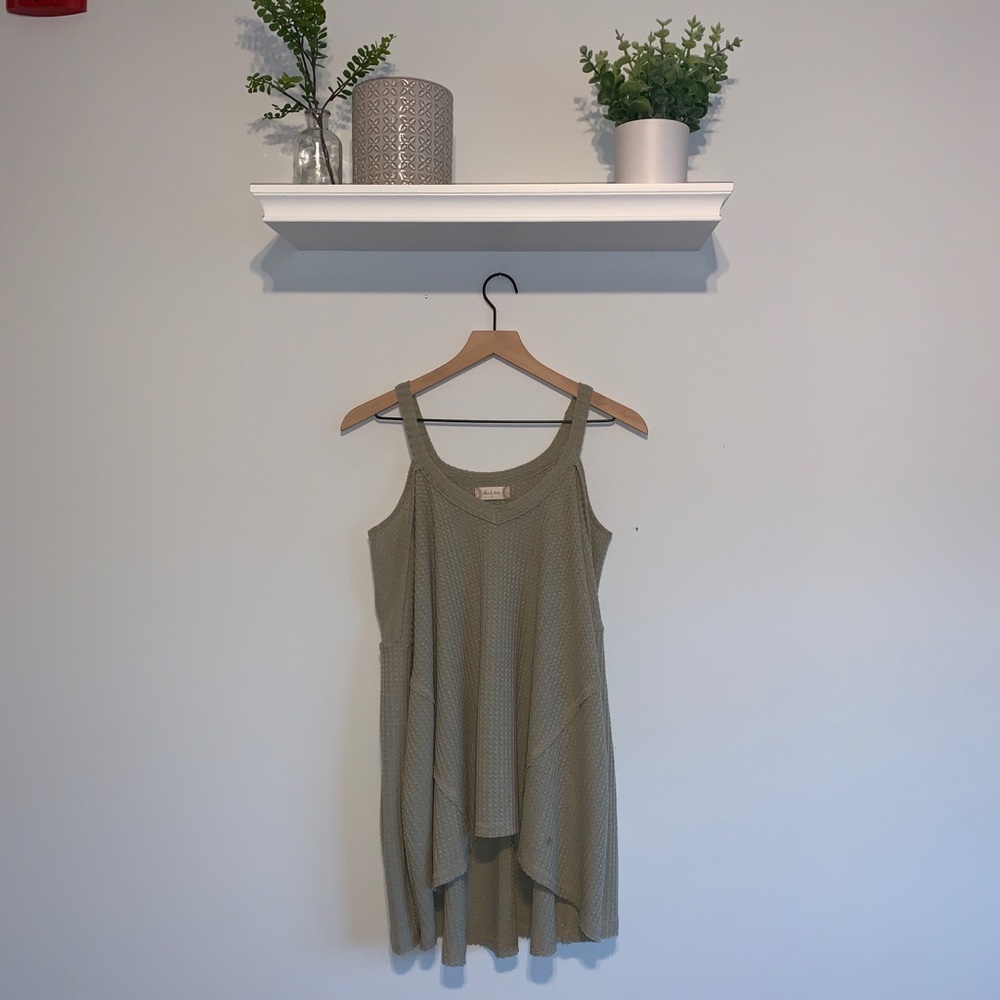 Altar’d state cold shoulder top - Picture 1 of 6